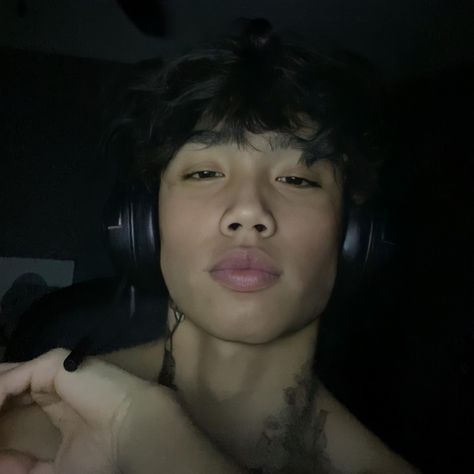 Messy Hair Boy, More Icons, Light Skin Men, Boys With Curly Hair, Ideal Boyfriend, Cute Asian Guys, Attractive Guys, Discord Server