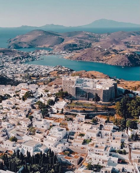 Patmos, Greece 🇬🇷 Credit to @billakosssss for the beautiful photos Follow @travel.with.orion to find out more amazing and beautiful travel destinations and stay up to date on new vacation hotspots for you to travel to during your holidays ✅ Like & Share if you find the destination alluring to you 👍 Thank you. 😁 Greece Cityscape, Patmos Greece, Patmos Island, European Bucket List, Greece Horizontal Photo, Dodecanese Islands, Greece Vacation, Beautiful Travel Destinations, Greece Islands