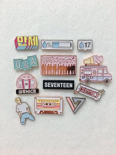 Eu quero :( Kpop Pins Enamel, Kpop Merch Ideas, Seventeen Merch, Cocoppa Wallpaper, Enamel Pin Collection, Kpop Merchandise, Photo Pin, Seventeen Wallpapers, Pretty Pins