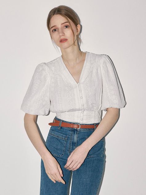 Eyelet Blouse Outfit, Casual Womens Fashion, Fashion Everyday, Eyelet Blouse, Feminine Blouses, Lace Trims, Everyday Outfit, Collar Designs, Lace Embroidery