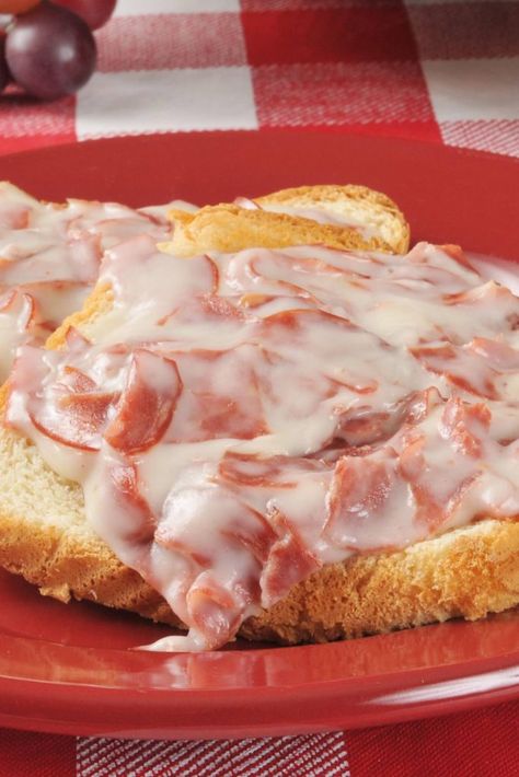 Shit On A Shingle (Creamed Chipped Beef on toast) Chip Beef Gravy, Cream Chipped Beef Recipe, Creamed Chipped Beef, Creamed Beef, Chipped Beef, Beef Gravy, Beef Recipe, Toast Recipes, Beef Dishes