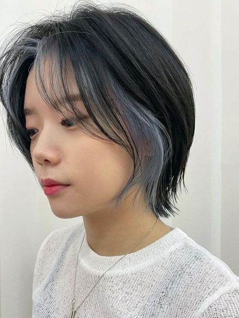 (Korean Layered Haircut) hush cut for short hair with two tone underneath color Short Layered Hair Color Ideas, Short Dyed Hair Ideas, Hush Cut Hair Short, Korean Layered Haircut, Hush Cut Short, Short Hair Dyed, Dyed Short Hair, Korean Hush Cut, Hush Haircut