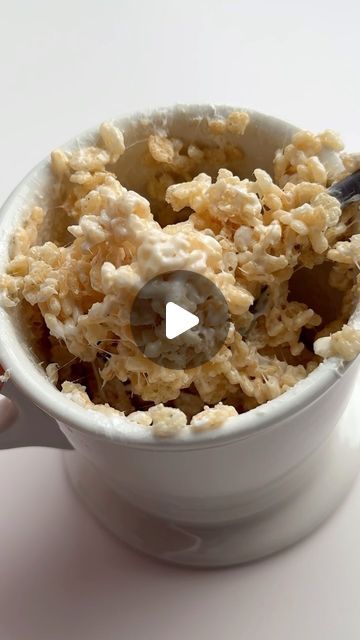 Julia Kuzman on Instagram: "This MICROWAVE MUG RICE KRISPIE TREAT is the best dessert to make when you’re craving a warm, gooey Rice Krispie but in less than 5 minutes 🙌 And it’s one of the 60 recipes you can find in my cookbook The Ultimate Guide to College Cooking! 📖

To get your hands on the full recipe make sure you pre-order my cookbook using the link in my bio ✨ AND if you email proof of purchase to ultimateguidetocollegecooking@gmail.com you get 3 extra recipes right now! 🫶

The book comes out on August 13th. T-minus 2 months y’all! 🎉🥳
.
.
.
#ricekrispies #ricekrispietreats #easyrecipes #collegecooking #microwave #microwavemeals #easydessert #easysnack #snackideas #cookbook" Good Desserts To Make, Microwave Mug, College Cooking, Dessert To Make, The Best Dessert, Best Dessert, Microwave Recipes, Rice Krispie Treats, Rice Krispie