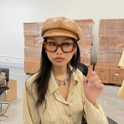 Captain Hat Outfit, Newsboy Hat Outfit, American Teenager, Glasses Inspiration, Model Woman, Hat Outfit, Newsboy Hat, Insta Ideas, Aesthetic Style