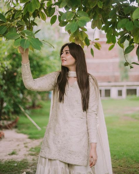 Mahnoor Mustansar (@mahnoor.m99) • Instagram photos and videos Handsome Celebrities, Eid Ul Adha, Simple Pakistani Dresses, Latest Sarees, Pakistani Actress, Pullover Sweater Women, Saree Styles, Wearing Clothes, Pakistani Dresses