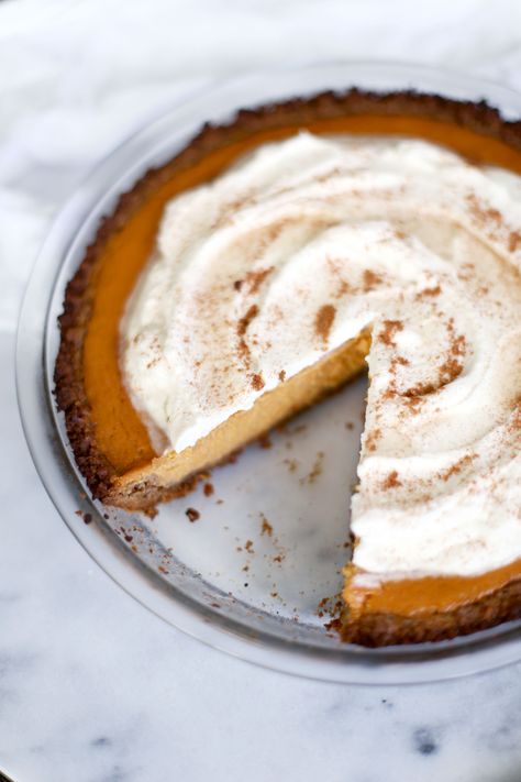 Homemade Pumpkin Pie with Gingersnap Crust is a fun twist on the classic from scratch pumpkin pie! This easy recipe starts with a gingersnap crust and is finished off with a spicy whip cream! Click through to grab the recipe for your fall gathering! Ginger Snap Crust, Pumpkin Cheesecake Pie, Pumpkin Chiffon Pie, Layered Pumpkin Cheesecake, Grasshopper Pie, Gingersnap Crust, Pumpkin Pie Cheesecake, Traditional Pumpkin, Cheesecake Pie