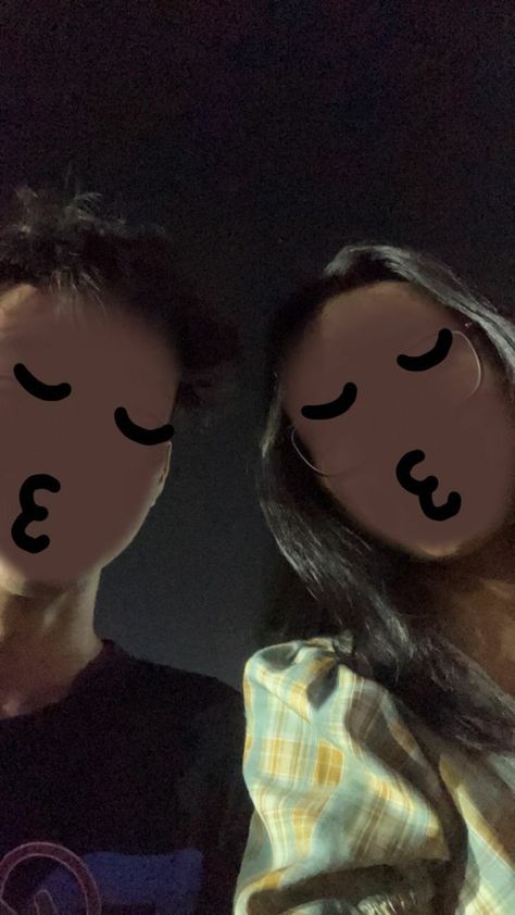 Pretty Selfies Couple, Fake Gf Snaps No Face, Fake Couple Aesthetic, Cartoon Face Couple Snap, Fake Gf Snaps, Private Couples Photo, Fake Couple Pics, Fake Couple Photos, Fake Couple