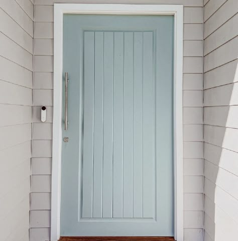 Duck Egg Blue (Dulux Australia) painted front door with light grey siding - @ourhutleyhome. Duck Egg Blue Front Door, Light Grey Siding, Duck Egg Blue Door, Light Blue House Exterior, Carriage House Exterior, Aqua Front Doors, French Blue Paint, Dulux Australia, Light Blue Houses