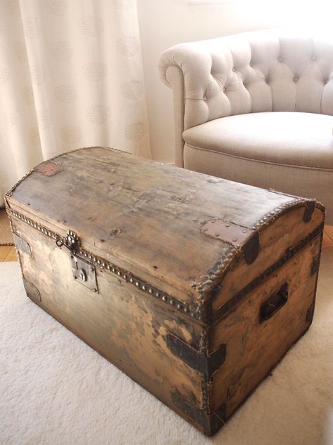 Large Rustic Dining Table, Linen Toys, Toy Box Storage, Trunk Chest, Vintage Trunk, Wooden Trunk, Bedding Linen, Chest Storage, Wooden Trunks