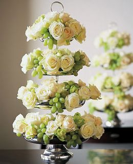 How pretty is this?  White roses and green grapes on a silver, tiered server.  Very simple, yet elegant!  :) Vintage Party Ideas, Decoration Buffet, Tafel Decor, Tiered Cake, Green Grapes, Deco Floral, Vintage Party, Table Arrangements, Floral Centerpieces