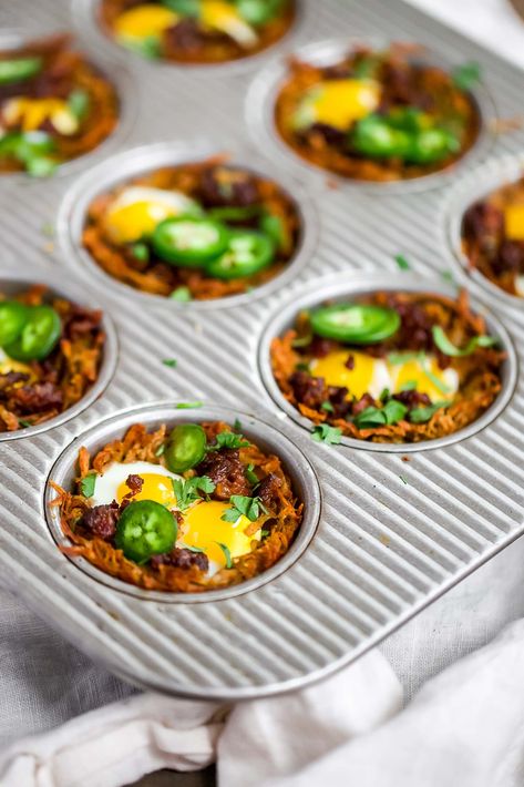 Crispy Potato Nests with Quail Eggs + Chorizo Quail Egg Breakfast, Quail Egg Recipes, Quail Eggs Recipe, Eggs Chorizo, Potato Nests, Birds Nests Recipe, Bird Recipes, How To Make Potatoes, Egg Nest