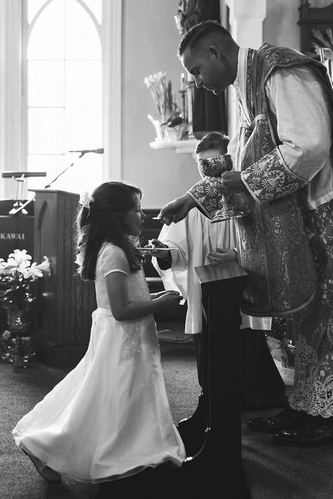 Confirmation Ideas, Catholic Communion, Holy Eucharist, Work Photography, St Benedict, Eucharist, First Holy Communion, Holy Communion, Roman Catholic