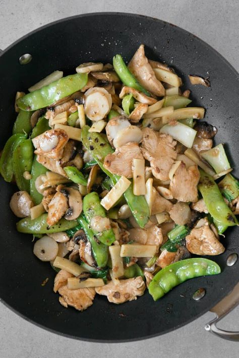 Moo Goo Gai Pan - Self Proclaimed Foodie Moo Goo Gai Pan Recipe, Chicken Breast Sauce, Moo Goo Gai Pan, Wok Recipes, Chicken Chow Mein, Pan Recipe, Easy To Make Dinners, Dinners To Make, Snow Peas