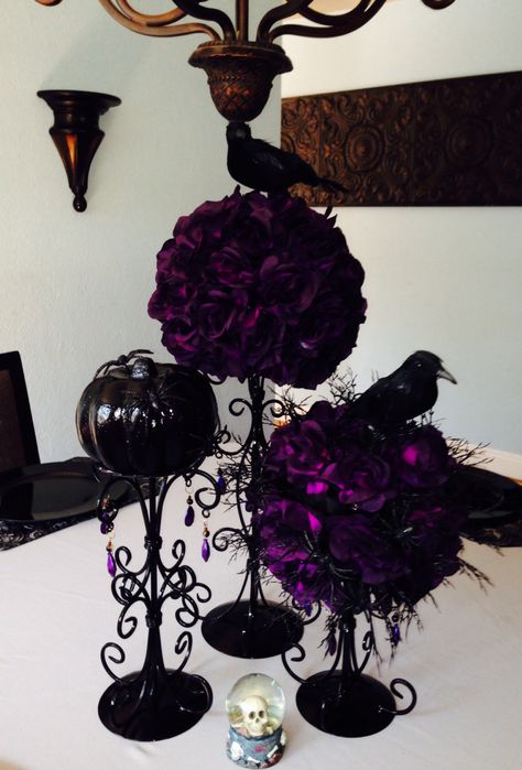 Black Purple Table Setting, Plum And Black Wedding Centerpieces, Descendants Table Decor, Halloween Wedding Black And Purple, Elegant Halloween Centerpieces, Black And Purple Halloween Party, Goth Table Centerpiece, Diy Halloween Wedding Centerpieces, Black And Purple Table Decor