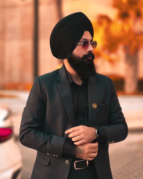 Sardar Pic, Sardar Dp, Tarsem Jassar Pics, Tarsem Jassar, Cute Couple Names, Grand Entry, Modern Henna, Modern Henna Designs