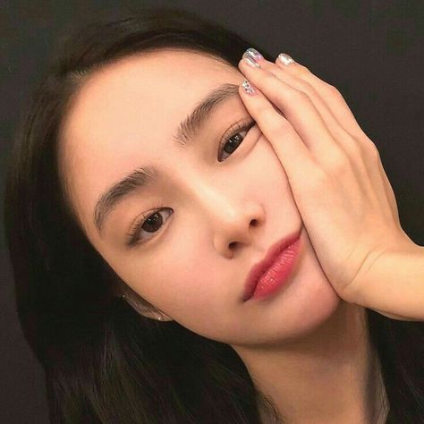 Korean Eyebrows, Straight Eyebrows, Soft Grunge Hair, Straight Brows, Korean Makeup Tips, Korean Beauty Tips, Korean Makeup Look, Eyebrow Hacks, Brow Tutorial