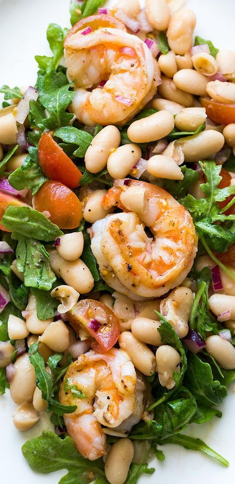 Quick and easy shrimp arugula salad with white beans and cherry tomatoes! Takes 20 min to make. Mediterranean diet friendly too. Healthy! Shrimp Arugula, Mediterranean Diet Meal Prep, فاصوليا بيضاء, Diet Meal Prep, Shrimp Spinach, Easy Mediterranean Diet, Cherry Tomato Salad, Meal Prep On Fleek, Tomato Salad Recipes