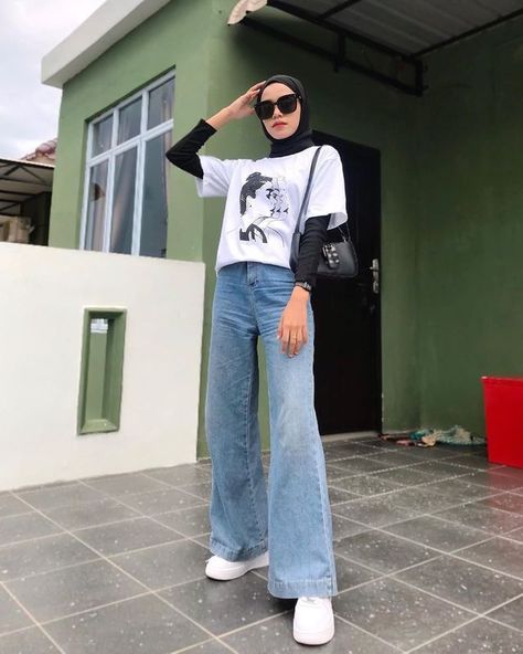 Loose Jeans Women, Jeans Hijab, Street Hijab Fashion, Modern Hijab, Modern Hijab Fashion, Hijab Style Casual, Hijabi Style, Hijab Ootd, Casual Hijab Outfit