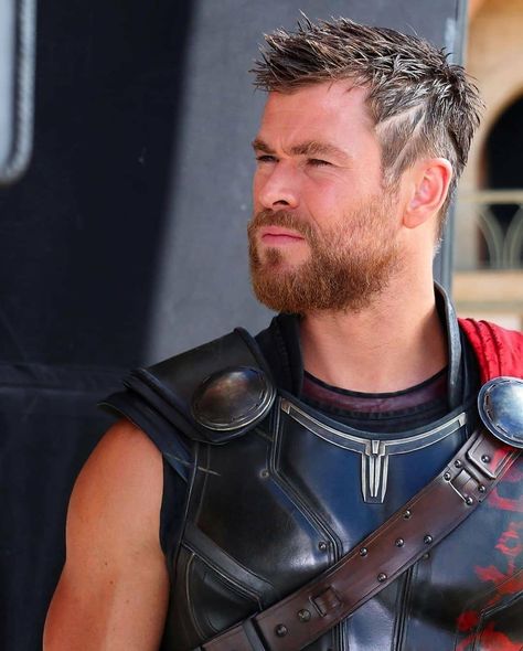 Haircuts Unique, Chris Hemsworth Hair, Trending In 2023, Black Blazer Men, Hemsworth Brothers, Hairstyle Tips, Chris Hemsworth Thor, God Of Thunder, Grooming Style