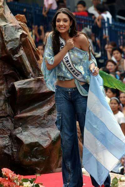 Amelia Vega - Dominican Republic - Miss Universe 2003 Dominican Woman Style, Dominican Republic Miss Universe, Miss Universe 2003, Dominican Woman, Pageant Aesthetic, Miss Universe Gowns, Pageant Queen, Miss Pageant, Beauty Pageant Dresses