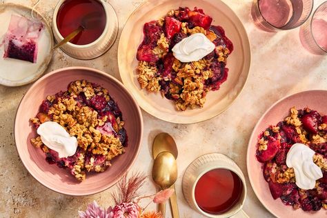 This Healthy Blackberry and Pear Breakfast Crisp Is Ready in Under 30 Minutes — Real Simple Breakfast Crisp, Pear Breakfast, Plum Crumble, Cherry Plum, Dessert Parfait, Pecan Rolls, Blueberry Crumble, Apple Crumble, Nectarine