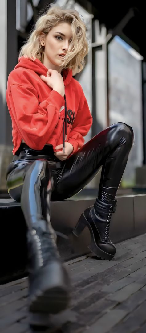 Shiny Outfits, Rp Outfits, Pvc Pants, Black Leather Outfit, Pvc Leggings, Leather Leggings Fashion, Ashley Roberts, Vinyl Leggings, Vinyl Clothing