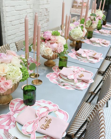 Victorian Baby Shower Ideas, Coquette Table Decor, Bow Baby Shower Theme Girl, Table Setting Baby Shower, Coquette Baby Shower Theme, Pink Bow Baby Shower Theme, Shower Coquette, Victorian Baby Shower, Bow Theme