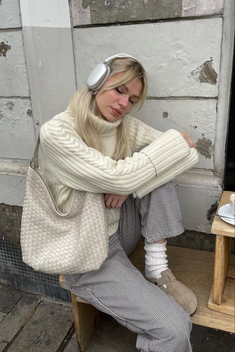 Winter Fashion Aesthetic, Linda Sza, Sweater Lounge Set, Nineties Fashion, Ny Outfits, Hygge Style, S Nails, Cable Knit Turtleneck, Cozy Outfits