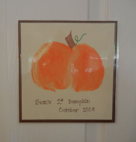 "My First Bumpkin" - paint your little one's bum orange and plop it onto paper. Draw a stem and leaf. now thats adorable. Bumpkin Pics Baby Paint, 1st Halloween, Hallowen Ideas, Baby Art Projects, Baby First Halloween, Crafts Halloween, Footprint Art, Dressing Rooms, Baby Projects