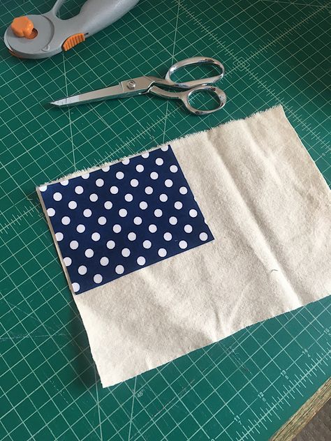 How To Sew A Scrappy Flag {Patriotic Decor!} Tulip Pillow, Patriotic Crafts Diy, Patriotic Pillow, American Flag Patch, Rustic American Flag, Americana Crafts, Hand Sewing Projects, 4th July Crafts, Memory Crafts