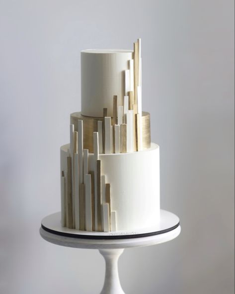 Art Deco Wedding Cake, Geometric Wedding Cakes, Rodjendanske Torte, Geometric Cake, Christmas Cake Designs, Cake Decorating With Fondant, Elegant Birthday Cakes, Cool Cake Designs, Modern Cakes