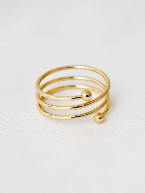 Ladies Gold Rings, Toy Ring, 22k Gold Ring, Gold Bracelet Simple, Gold Jewelry Outfits, Hand Rings, Gold Jewelry Stores, Spiral Ring, Bracelet Simple