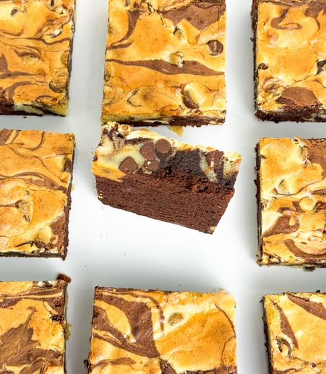 Chocolate Marbled Brownies Recipe. Perfect for chocolate lovers, easy to follow recipe Marbled Brownies, Dark Chocolate Desserts, Marble Chocolate, Chocolate Chip Brownies, Melting White Chocolate, Brownie Ingredients, Chocolate World, Brownies Recipe, Chocolate Mix