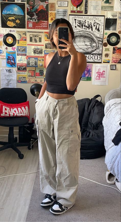 Mike Dunks Outfit Women, Dunk Outfit Ideas, Nike Dunks Outfit, Dunks Outfit Woman, Dunk Outfit, Boyish Outfits, Dunks Outfit, Streetwear Fits, Downtown Outfits