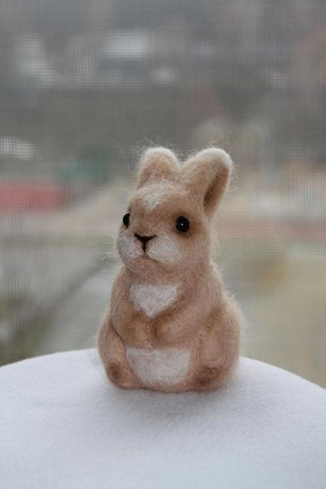 Felting Bunny, Felting Rabbit, Felt Easter Crafts, Basket Beige, Decoration For Easter, Bunny Easter Basket, Felted Bunny, Needle Felting Diy, Softie Pattern