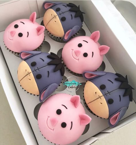 Eeyore Baby Shower Ideas, Piglet Birthday Party, Winnie The Pooh Desserts, Winnie The Pooh Cakes, Eeyore Birthday, Piglet Cake, Disney Desserts, Winnie The Pooh Cake, Pooh Party