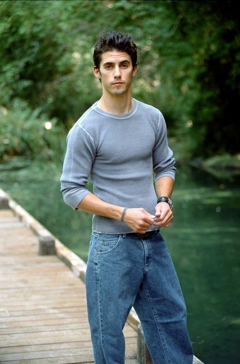 Gilmore Girls Outfits Inspiration, Outfits Inspiration Men, Milo Ventimiglia Gilmore Girls, Jess Gilmore, Gilmore Girls Jess, Gilmore Guys, Rory And Jess, Gilmore Girls Outfits, Jess Mariano