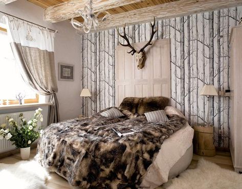 cottage decor ideas, fur and solid wood Hunting Decor Bedroom, Hunting Bedroom, Lodge Interior Design, Lodge Bedroom, Forest Bedroom, Modern Wooden House, Modern Lodge, Wooden House Design, Charming House