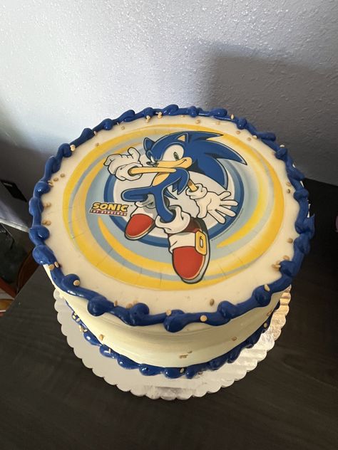 Sonic theme Sonic Bday Cake, Sonic Birthday Cakes, Shadow The Hedgehog Cake, Sonic Cake Ideas, Sonic Desserts, Sonic Food, Sonic Cakes, Sonic Birthday Cake, Sonic The Hedgehog Cake