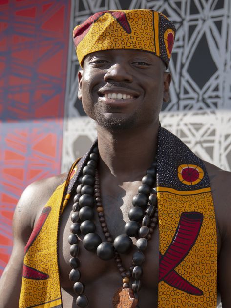 Afropunk Men, African Beaded Necklace For Men, Bimini Bon Boulash, Male African Necklace, Ivory Coast Africa, Inez And Vinoodh, 2018 Street Style, Black African Necklace, Pop Punk Fashion