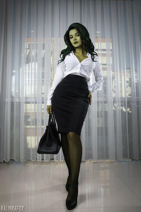 Female Marvel Cosplay, She Hulk Costume, Female Hulk, She Hulk Cosplay, Casual Selfie, Kalinka Fox, Hulk Costume, Comic Con Outfits, Black Widow Costume