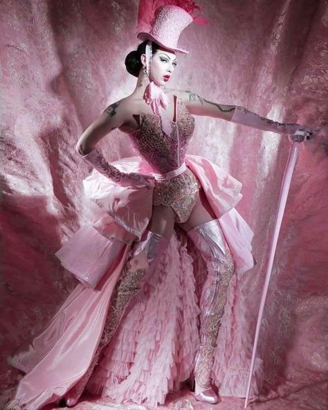 Violet Chachki Burlesque, Violet Chachki Looks, Drag Outfit Ideas, Drag Queen Aesthetic, Drag Queen Outfits Ideas, Showgirl Outfit, Drag Dresses, Burlesque Fashion, Drag Queen Costumes