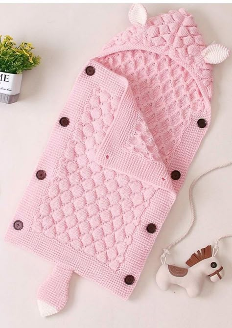 Baby Cocoon Pattern, Easy Baby Knitting Patterns, Baby Slaapzakken, Crochet Baby Projects, Crochet Blanket Stitch Pattern, Knitted Baby Outfits, Idee Babyshower, Baby Cardigan Knitting Pattern Free, Crochet Baby Shoes Pattern