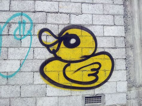 rubber ducky graffiti Graffiti Art Drawing Cartoon, Duck Graffiti, Graffiti Art Drawing, Graffiti Art Drawings, Cute Graffiti, Racing Art, Graffiti Style Art, Graffiti Murals, Graffiti Characters