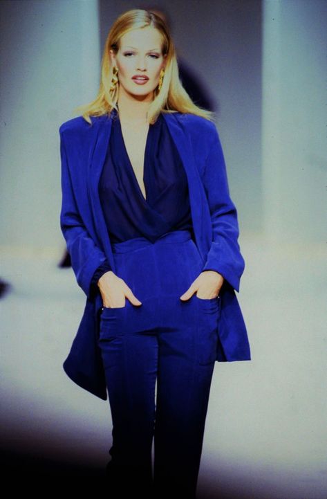 Karen Mulder Karen Mulder 90s, Karen Mulder, 90s Runway, 90s Models, Runway Show, Fashion Classy, Couture Fashion, 90s Fashion, Classy Outfits