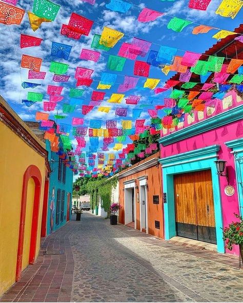 VisitMexico on Instagram: “Jalatlaco es pequeño y pintoresco barrio a 10 minutos de la capital de Oaxaca. Sus coloridas fachadas te invitan a recorrer cada…” Oxaca Mexico, Mexico Culture, Mexico Art, Landscape Art Painting, South America Travel, Mexico Travel, Latin America, America Travel, Central America