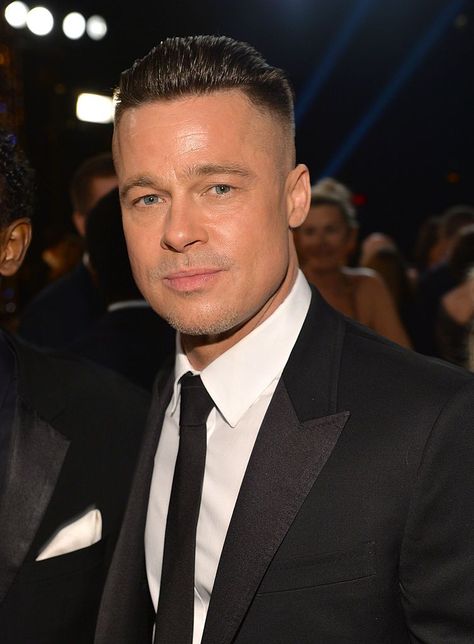 Brad Pitt Haircut, Brad Pitt Hair, Brad Pitt Photos, Men In Suits, Haircut For Square Face, Mens Hairstyles With Beard, Inglourious Basterds, Edward Norton, Tyler Durden