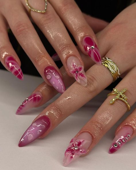 𝖣𝖨𝖫𝖠𝖱𝖠 𝖲𝖤𝖭𝖦𝖴𝖫🫧 | 🐙 | Instagram In Trend Nails, Nail Design Trends 2024, Nails Design 2024 Trends, Summer Duck Nails Acrylic, Nails Freestyle Design, Flower Almond Nail Designs, Nails With Cool Designs, Long Almond Nails Summer, Cool Nail Inspo 2024 Summer