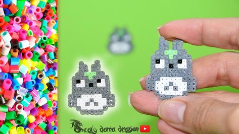 Hama beads versión mini, ¿los habéis probado? Hama Beads Kawaii, Mini Hama Beads, Hama Beads 3d, Hama Art, Hama Mini, Pixel Beads, 3d Perler Bead, Hamma Beads, Fuse Bead Patterns