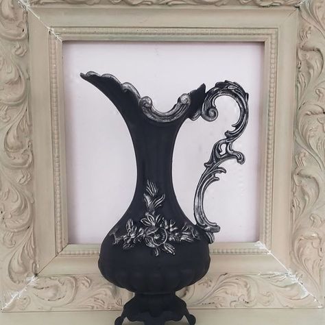 Victorian Gothic Castle, Shelf Decor Black, Victorian Shelf, Victorian Shelves, Gothic Shelf, Castle Decor, Dark Decor, Gothic Castle, Vase Black